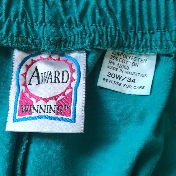 Shorts with side pockets 20W - Picture 3 of 6